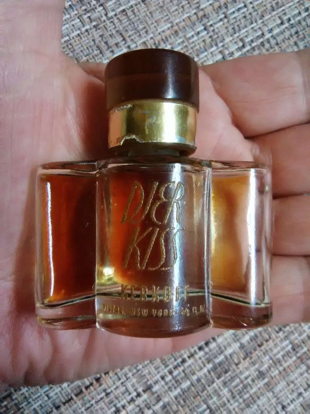 Djer Kiss KerKoff  - mostly EVAPORATED - sealed ( cap is stuck )